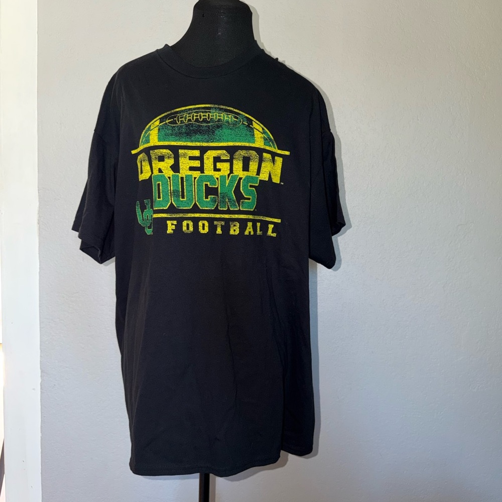 Oregon Ducks T Shirt Mens  EXTRA Large NCAA Short Sleeve   The Victory Brand